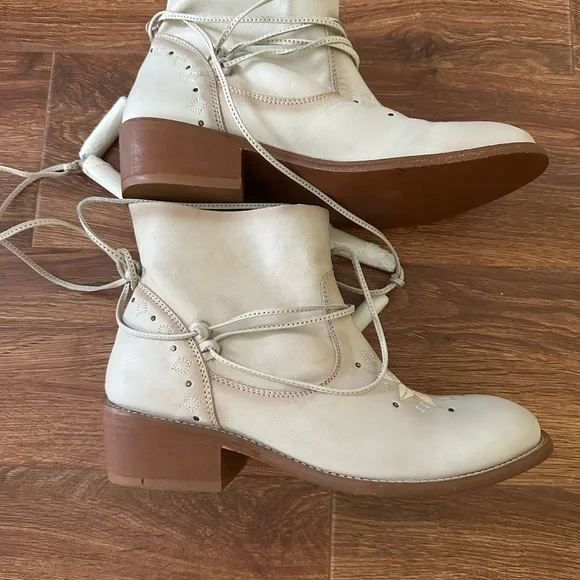 Musse & Cloud Kylie Tan Leather Embroidered Ankle Boots | Sz 9 - Picture 7 of 7